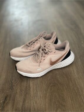 Nike Revolution Running Shoes Pink Women’s Sneakers – Very Good Condition